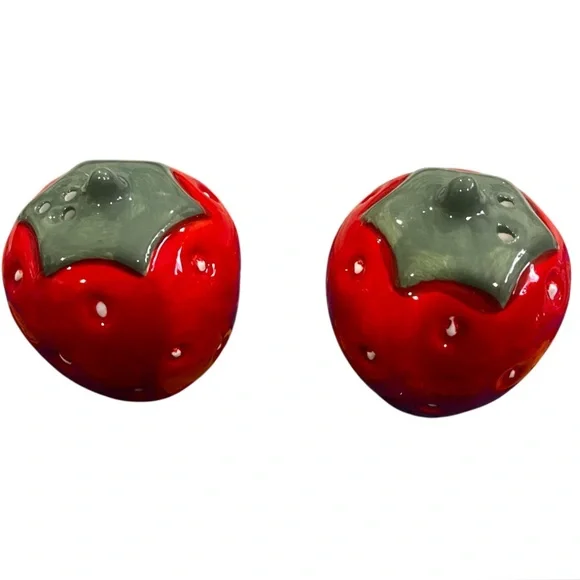 Ceramic Strawberry Salt and Pepper Shakers NWT - Picture 2 of 6